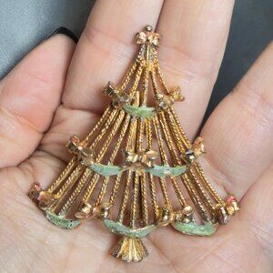 Christmas Tree Brooch Openwork Gold Tone Bow Tree Pin Vintage 2.25"